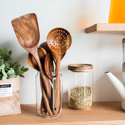 Kit de Utensílios de Madeira Natural – 7 Peças Artesanais para Cozinha Cozinhar também é um ritual.
