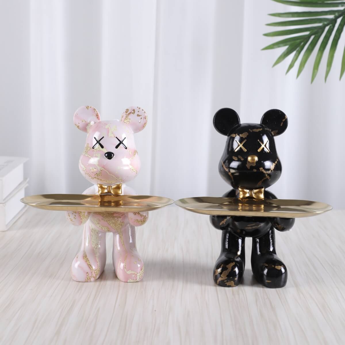 Escultura Urso Graffiti Art com Bandeja em Aço Inox – Peça Única de Design 20cm