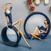 Kit com 2 Esculturas Decorativas Leitoras em Resina – Azul e Dourado