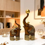 Kit 2 Esculturas de Elefante em Resina com Acabamento Madeira e Dourado