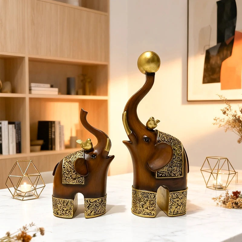 Kit 2 Esculturas de Elefante em Resina com Acabamento Madeira e Dourado