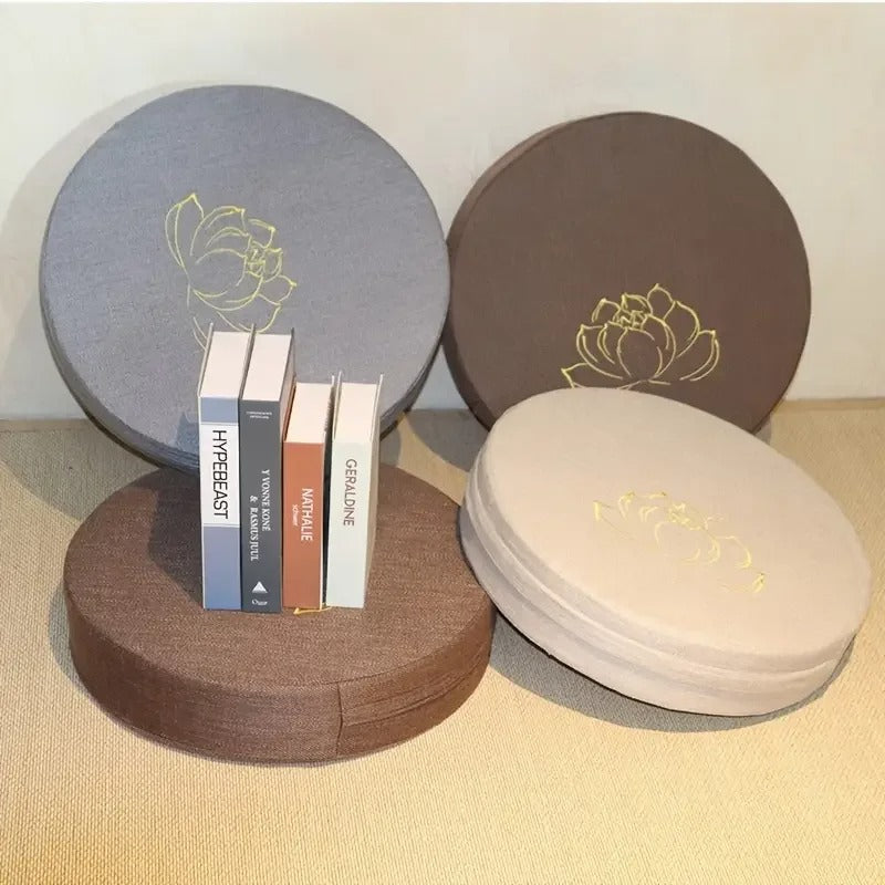 Almofada de Meditação em Linho com Bordado de Lótus – Tatami 40x6cm Lavável