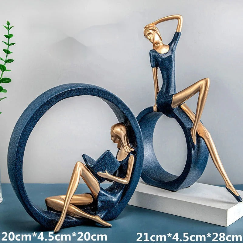 Kit com 2 Esculturas Decorativas Leitoras em Resina – Azul e Dourado