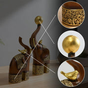 Kit 2 Esculturas de Elefante em Resina com Acabamento Madeira e Dourado
