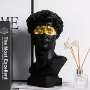 Busto Davi com Máscara Dourada em Resina – Escultura Moderna Arte Abstrata para Mesa