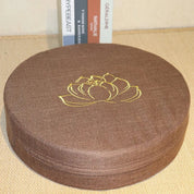 Almofada de Meditação em Linho com Bordado de Lótus – Tatami 40x6cm Lavável