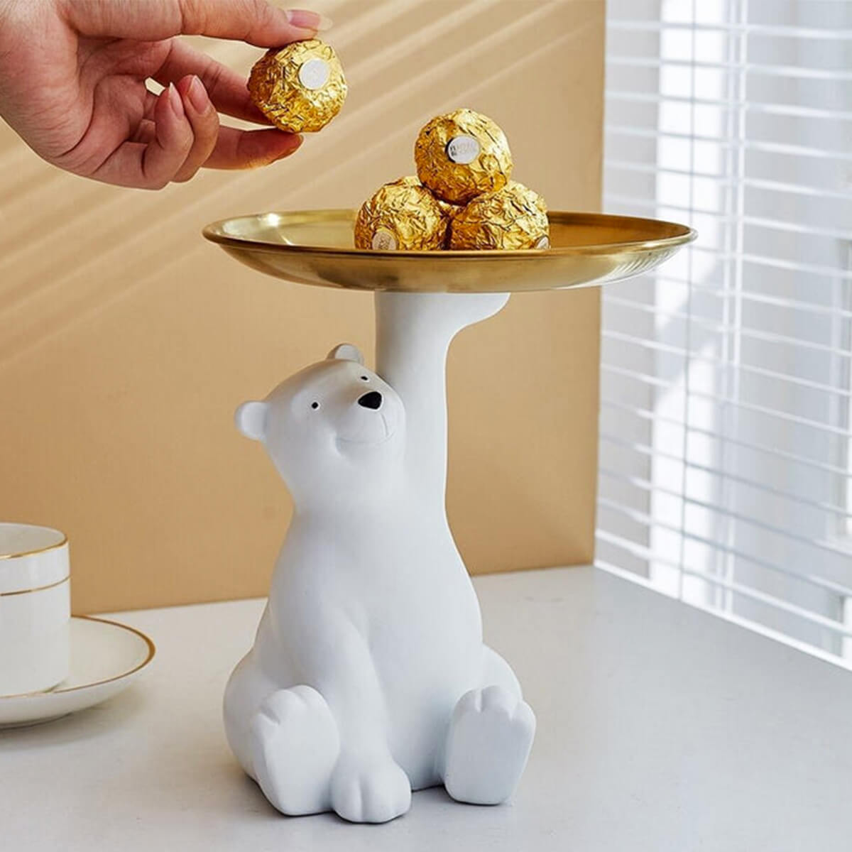 Porta-Objetos Urso Butler em Resina com Bandeja Dourada – Decorativo para Mesa