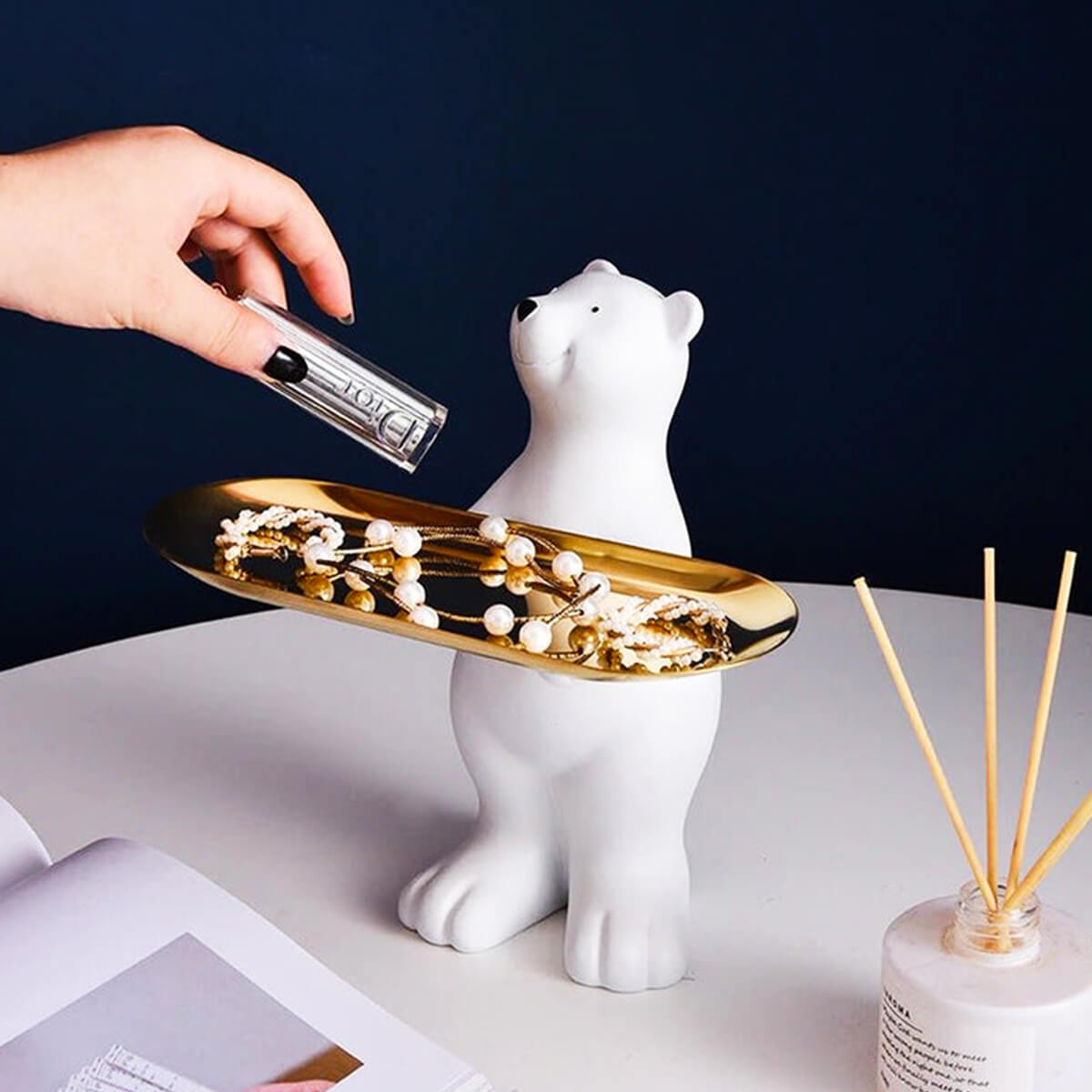 Porta-Objetos Urso Butler em Resina com Bandeja Dourada – Decorativo para Mesa